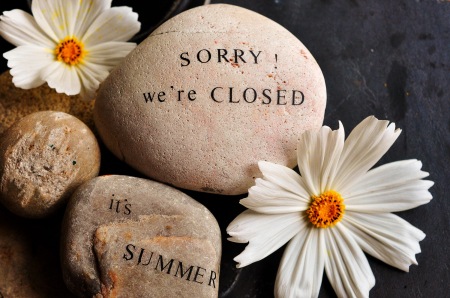 DSC0040 Sorry we're closed it's summer